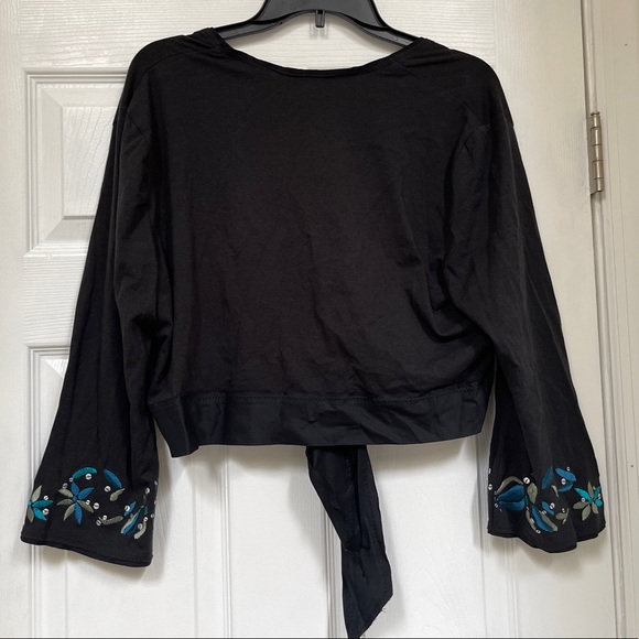 ⭐️New York and Company embroidered tie bottom shrug - Picture 9 of 14